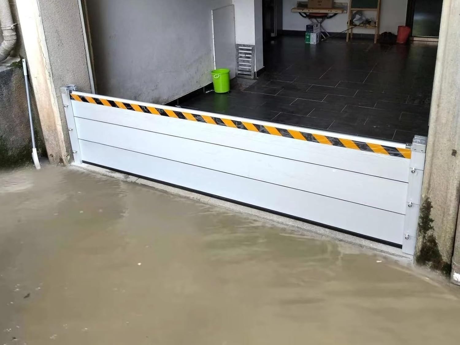 Outside Mount Door Flood Barrier Shield, Garage Door Flooding Control Baffle Threshold Kit, Warehouse Basement Factory Driveway Anti-Flood Wall Dams, Customi(Size:H 60cm(23.6 in),Color:L95cm(37.4in))