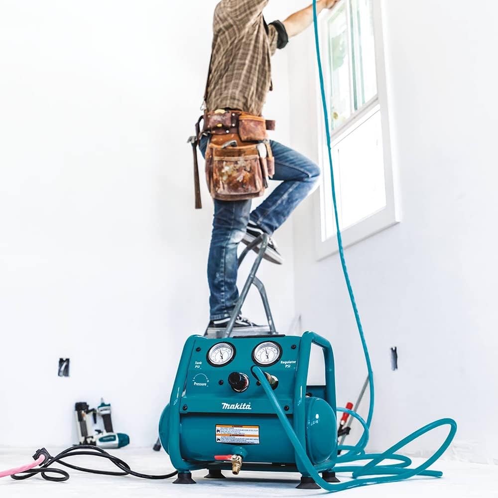 Makita AC001 Compact Air Compressor