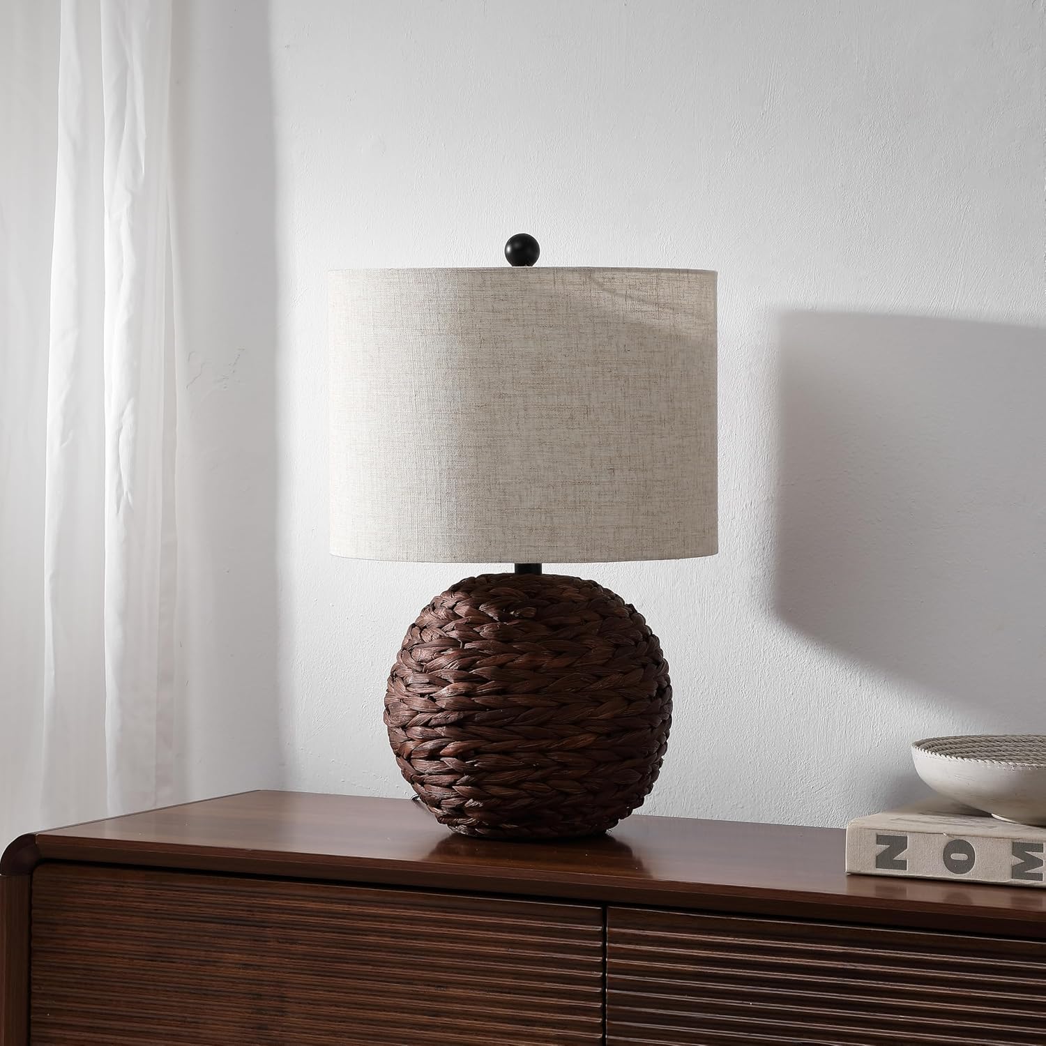 JONATHAN Y 21.5' Dark Brown Modern Coastal Woven Rattan Globe LED Table Lamp for Bedroom, Oatmeal Linen Drum Shade, LED Bulb Included, Rustic Bedside Lamp for Living Room (JYL6514B)